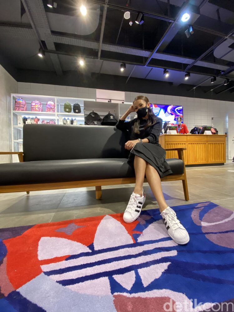 melanie putria feet 4