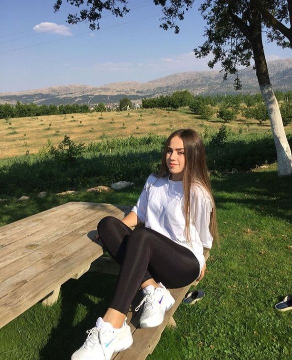 melike gulnur sahin feet 4