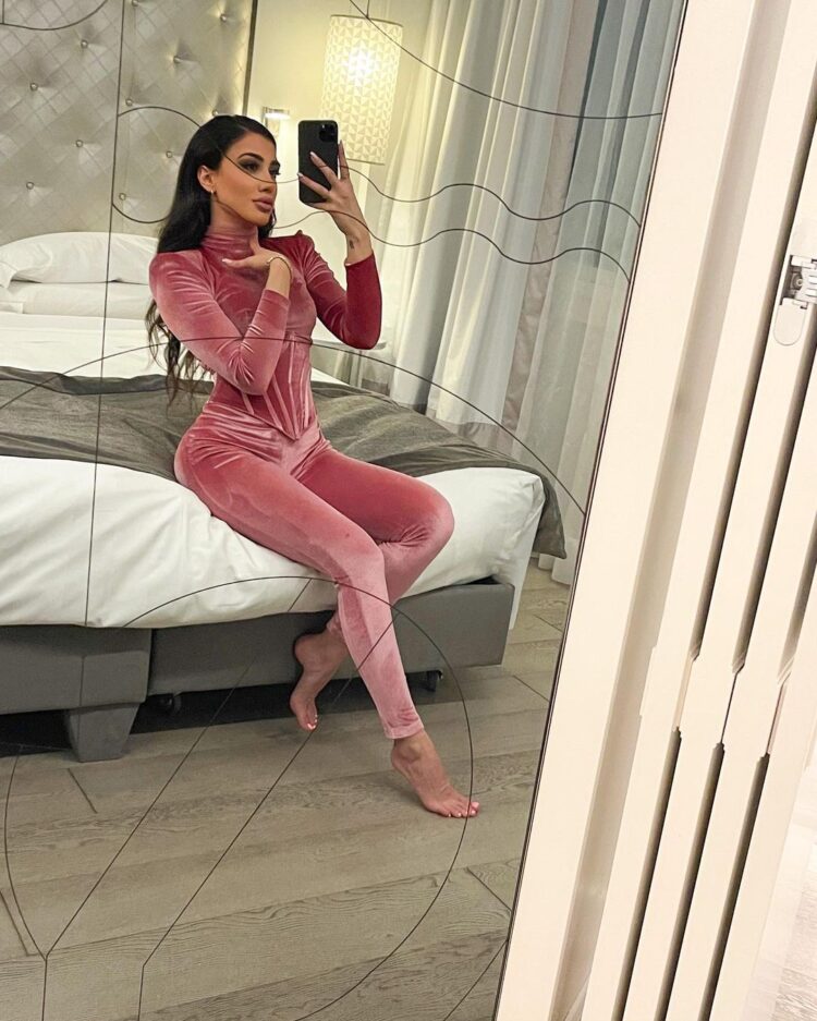 melinda ademi feet 3