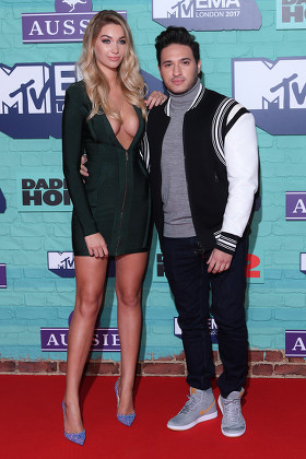 melinda london feet 5