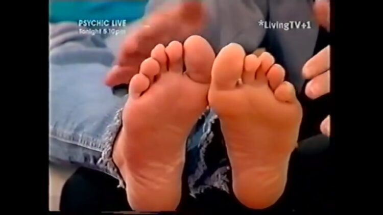 melinda messenger feet