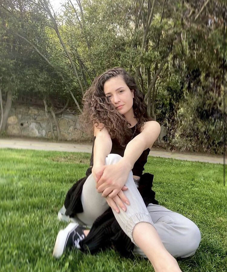 melis minkari feet 5