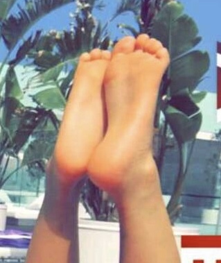melissa mora feet 2