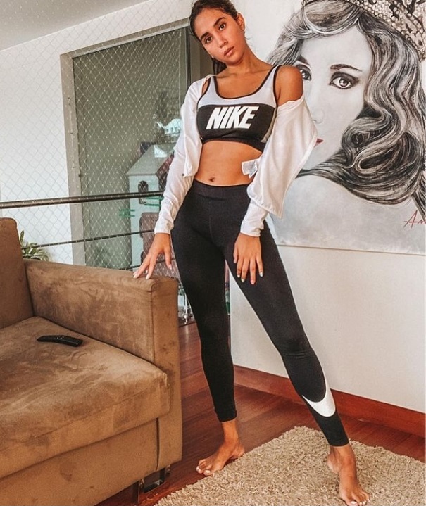 melissa paredes feet 5