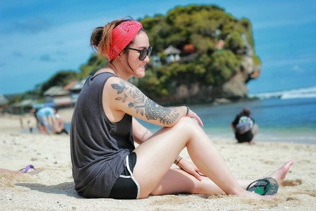 melodya vanesha feet