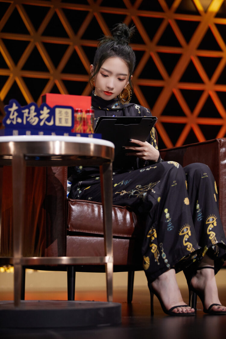 meng meiqi feet 3 scaled