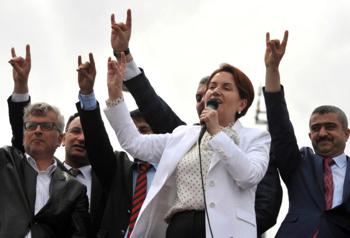 meral aksener feet 4