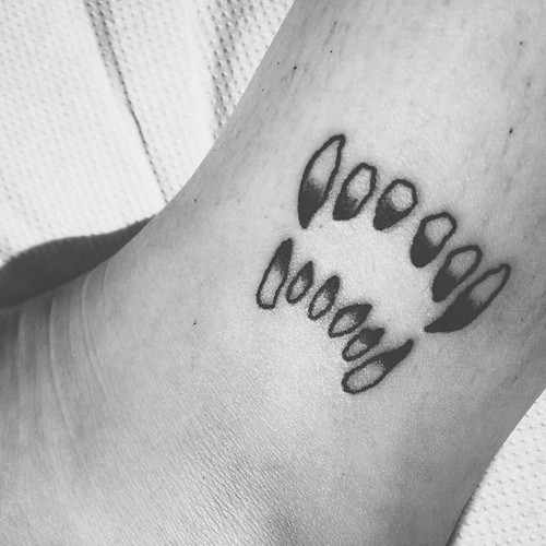 mercedes arn horn feet 6