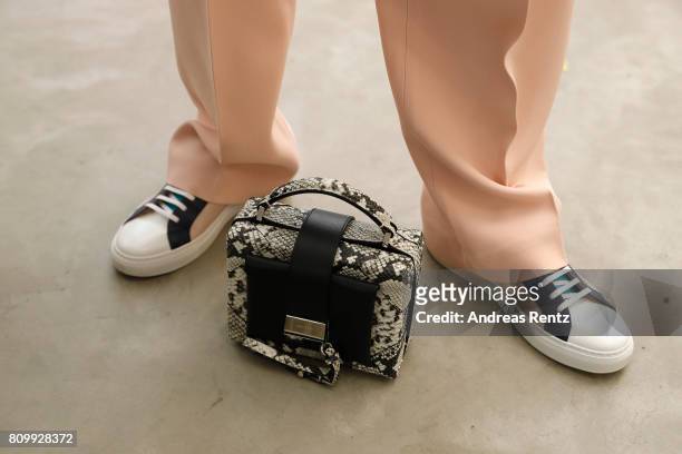 mercedes bitzer feet