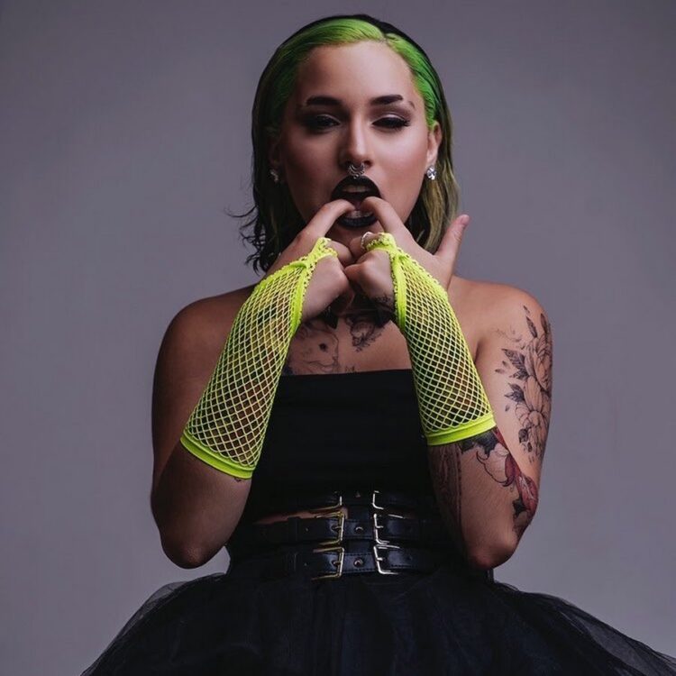 merdix antwinette feet