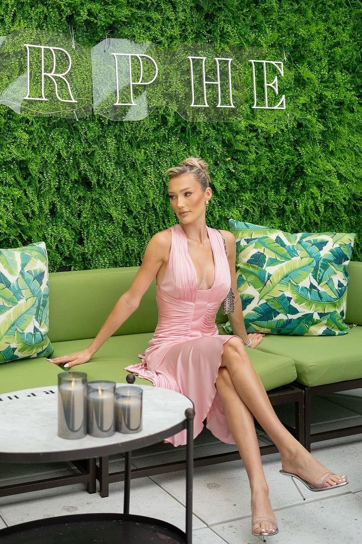 meredith duxbury feet 4