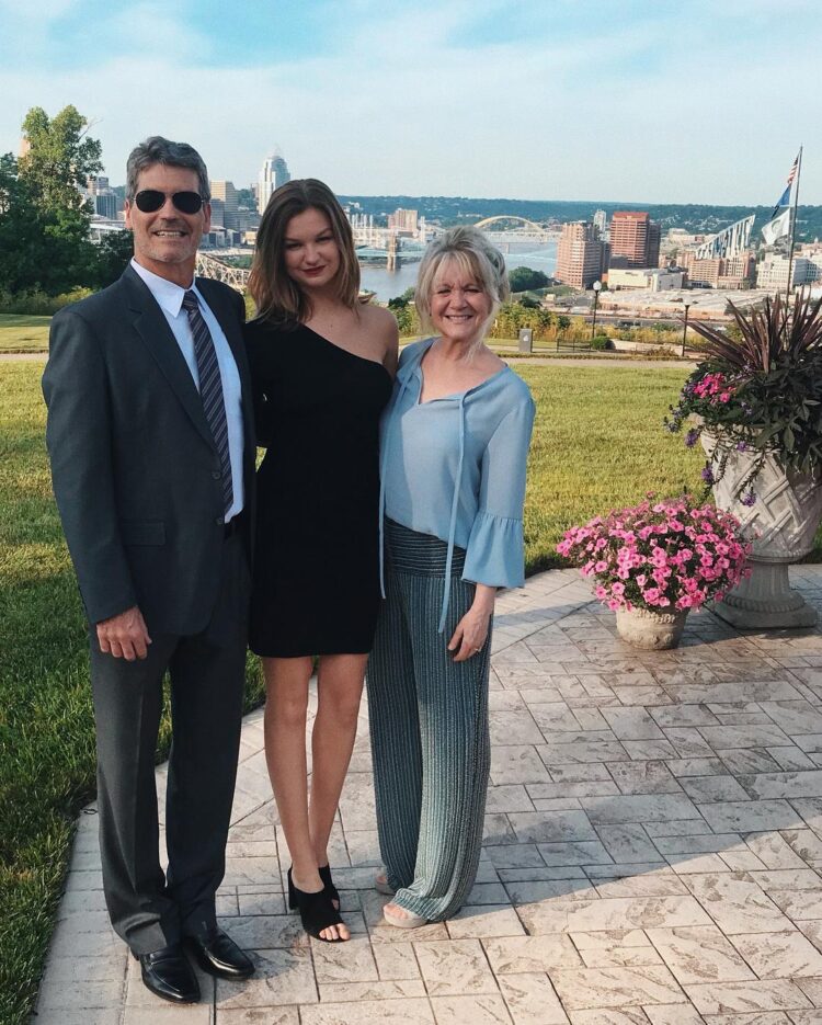 meredith hennessy feet 3