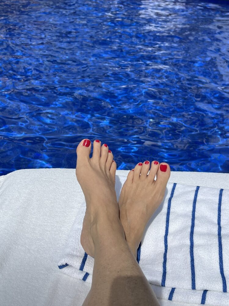 meredith salenger feet 2