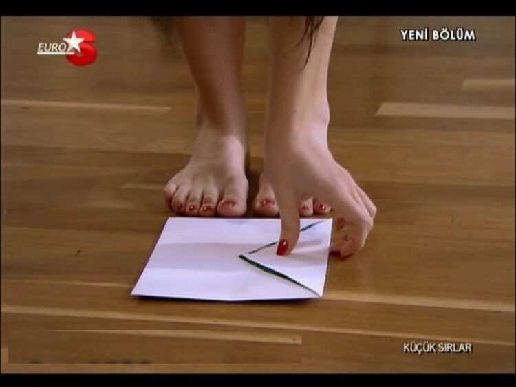 merve bolugur feet 4
