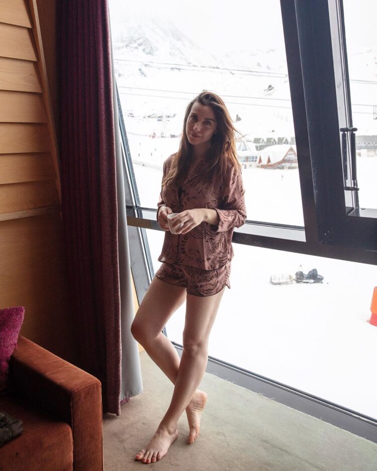 merve ozkaynak feet 1