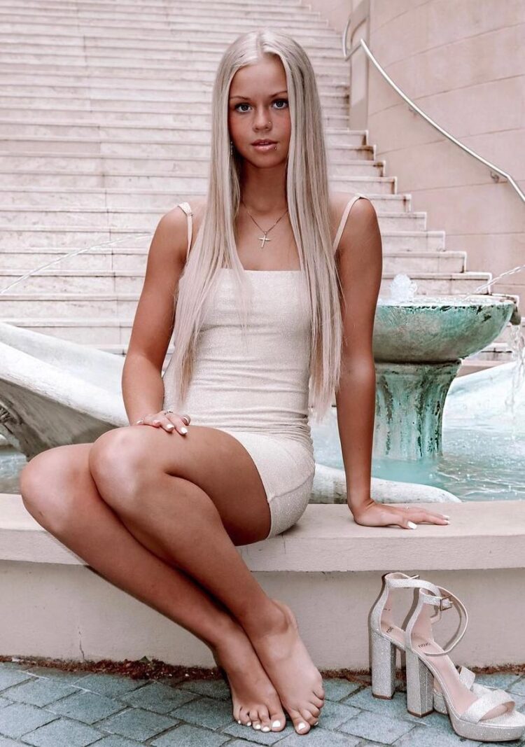 mia anastasia feet 2