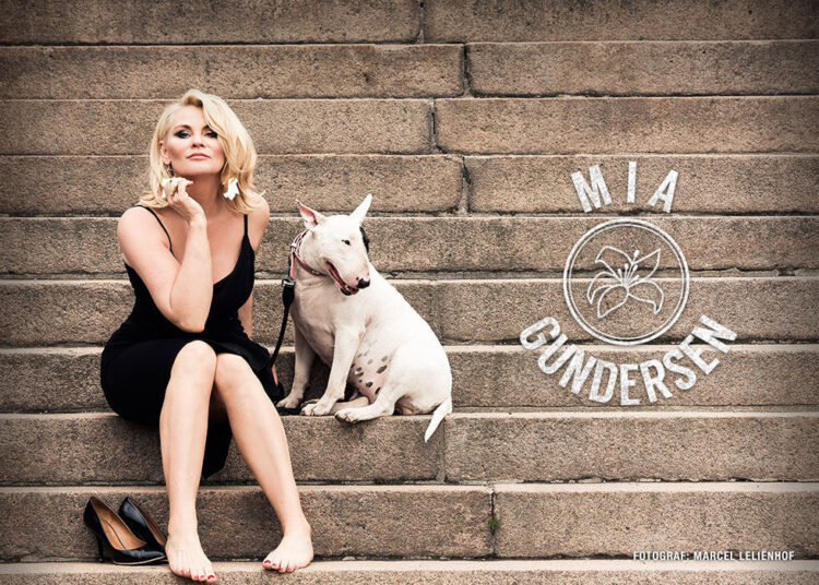 mia gundersen feet 3