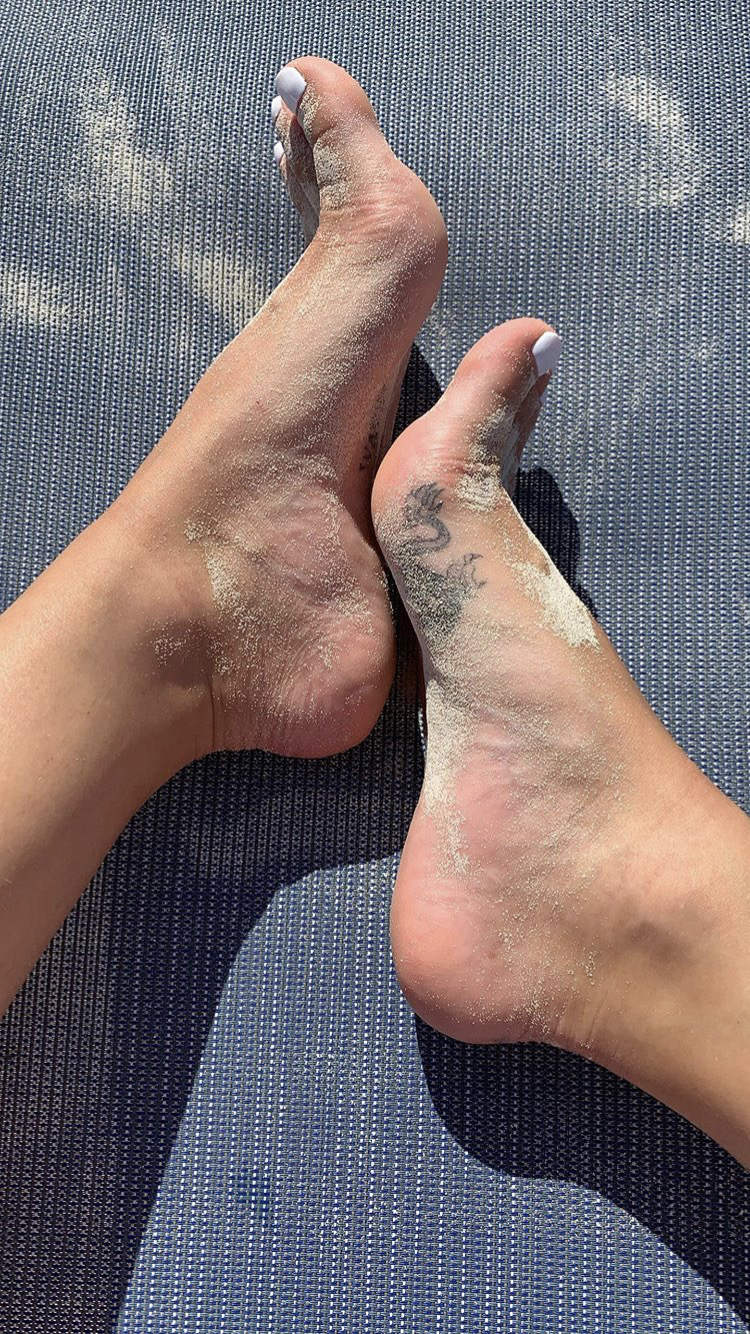 mia kang feet
