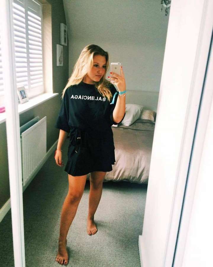 mia mckenna bruce feet 3