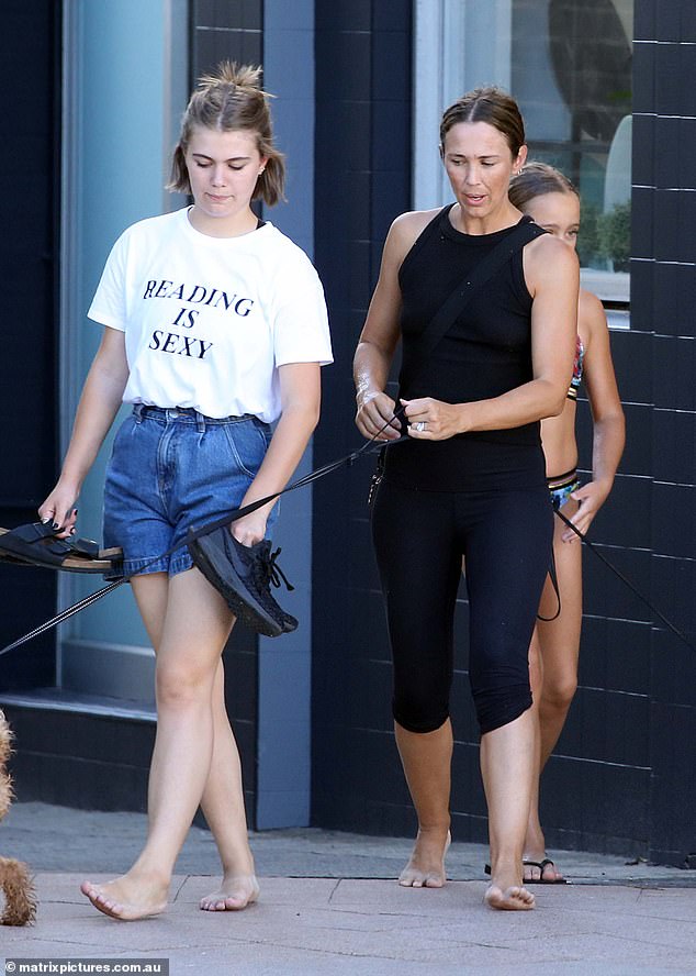 mia rebecca hewitt feet