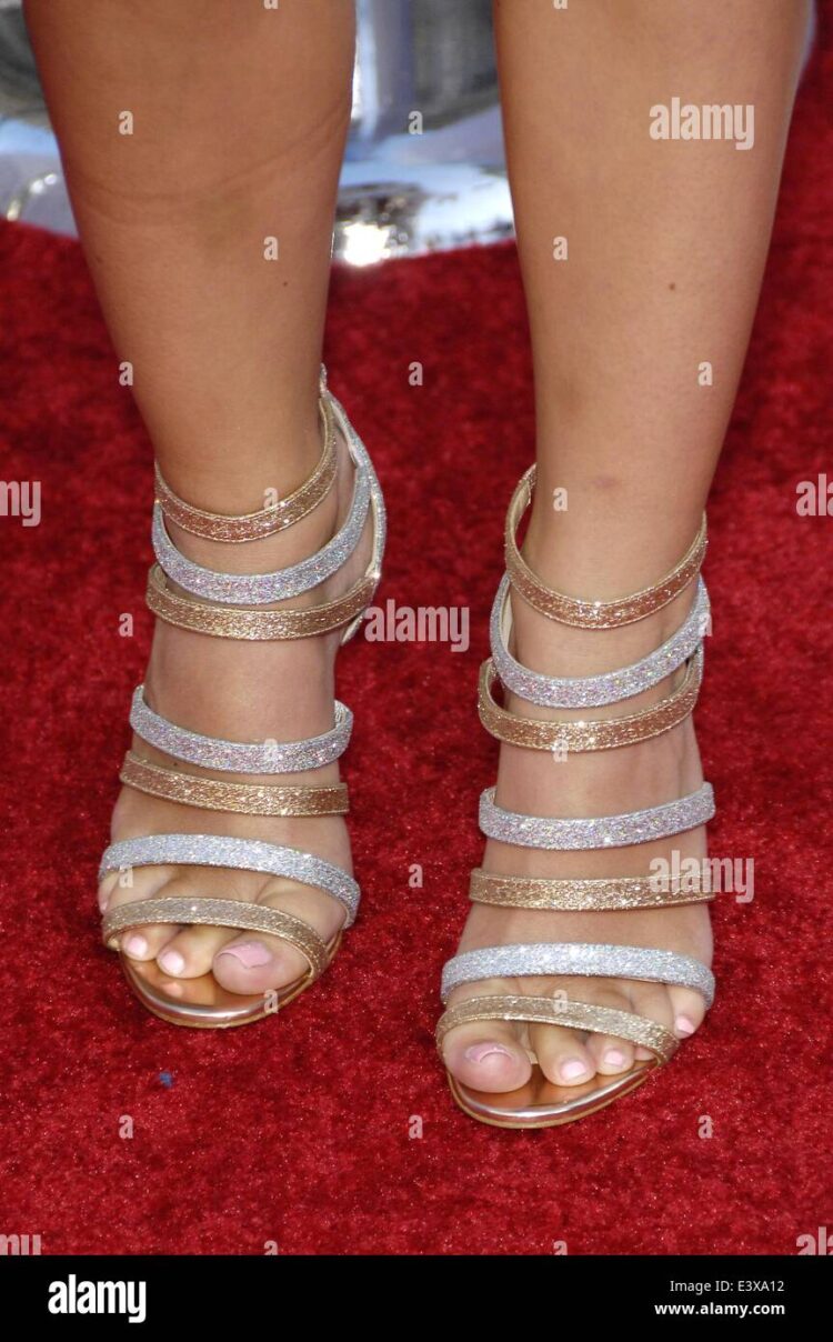 mia rose frampton feet 3