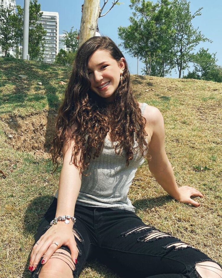 mia rubin legarreta feet 4