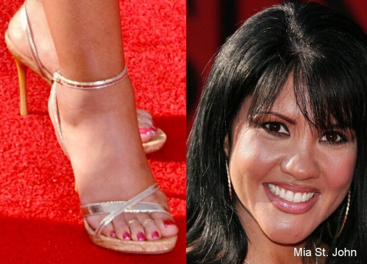 mia st. john feet