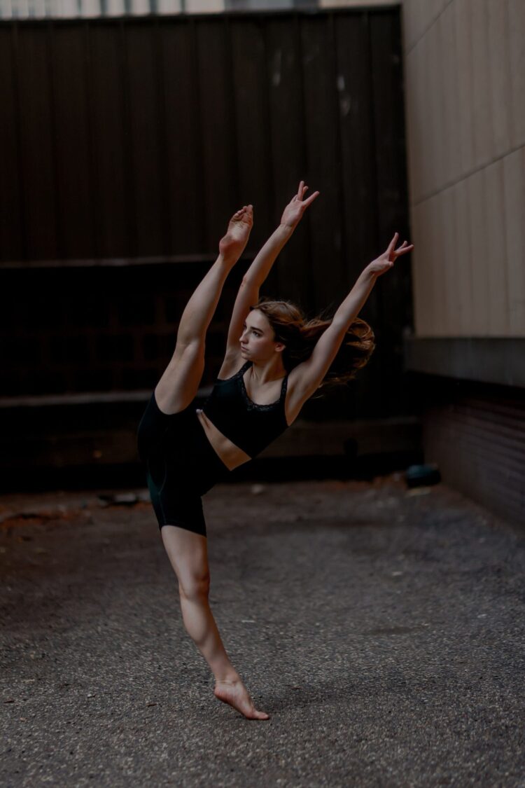 mia starr feet scaled