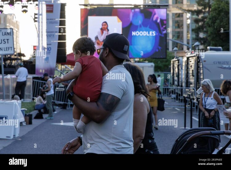 micah mahinay feet 5