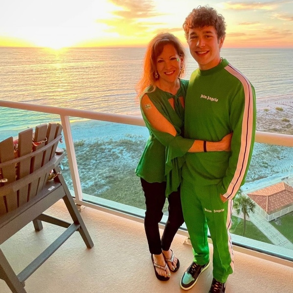 michele mahone feet 5