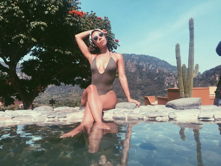 michelle gonzalez feet 6