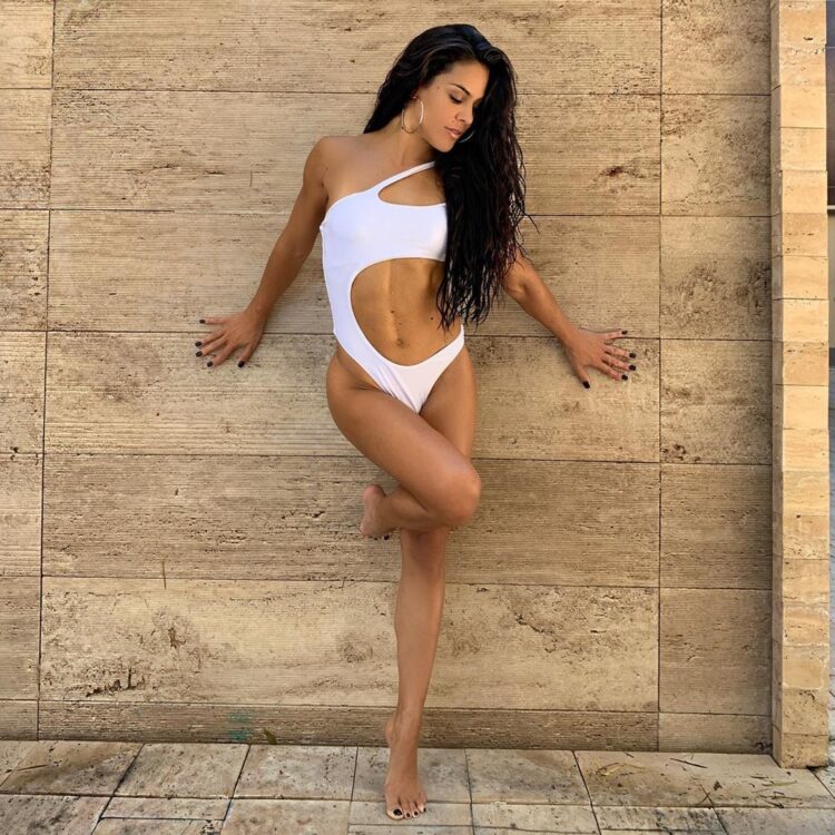 michelle maniscalco feet