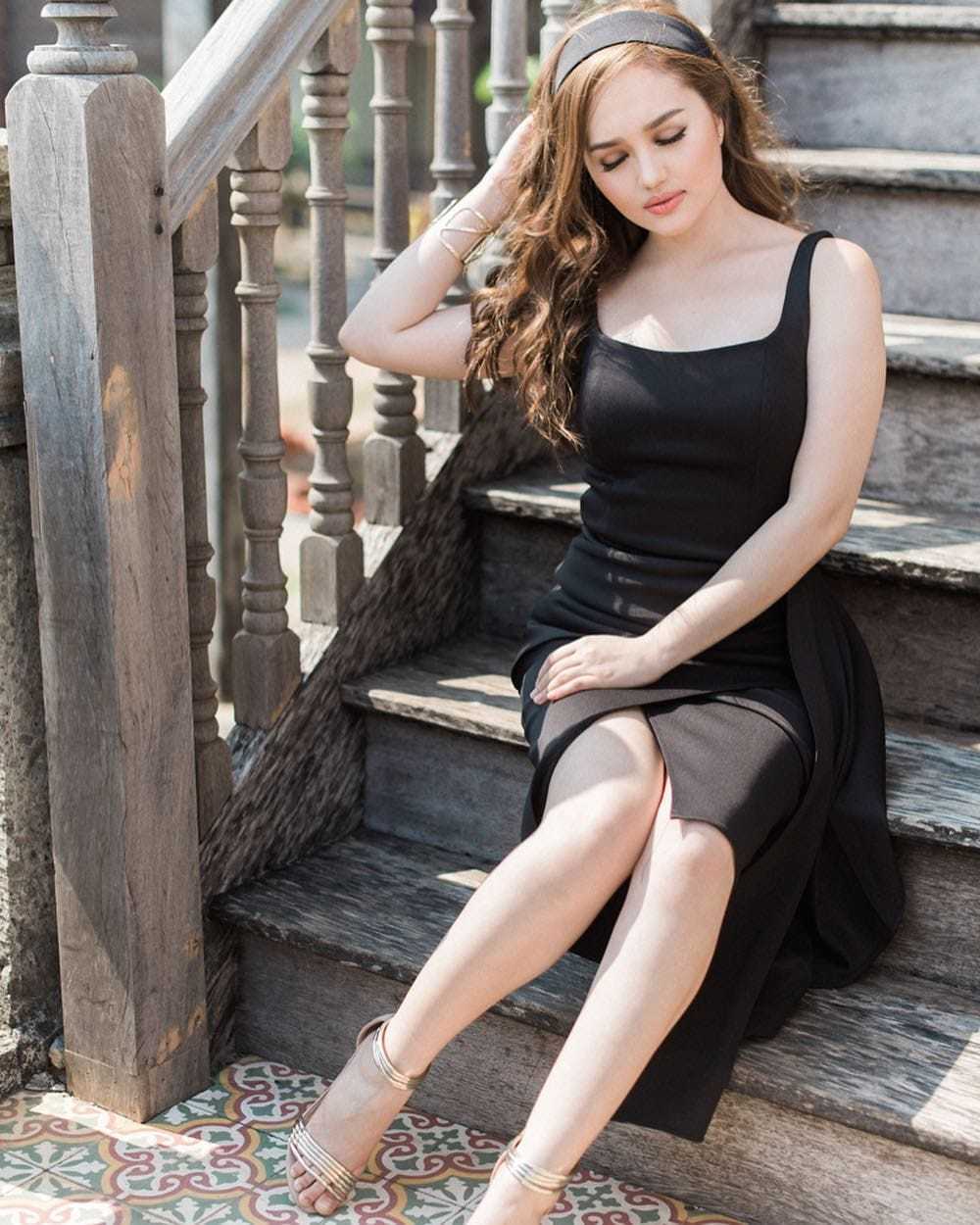 mika dela cruz feet 3