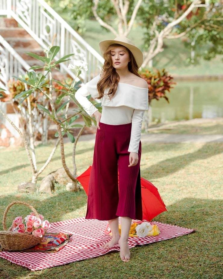 mika dela cruz feet 6