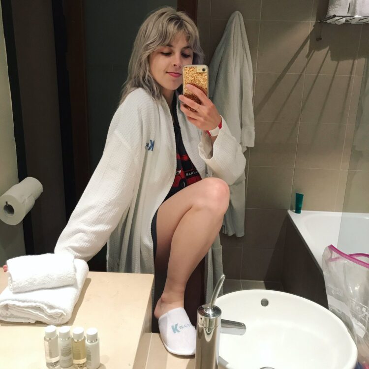 mikaela davis feet 2