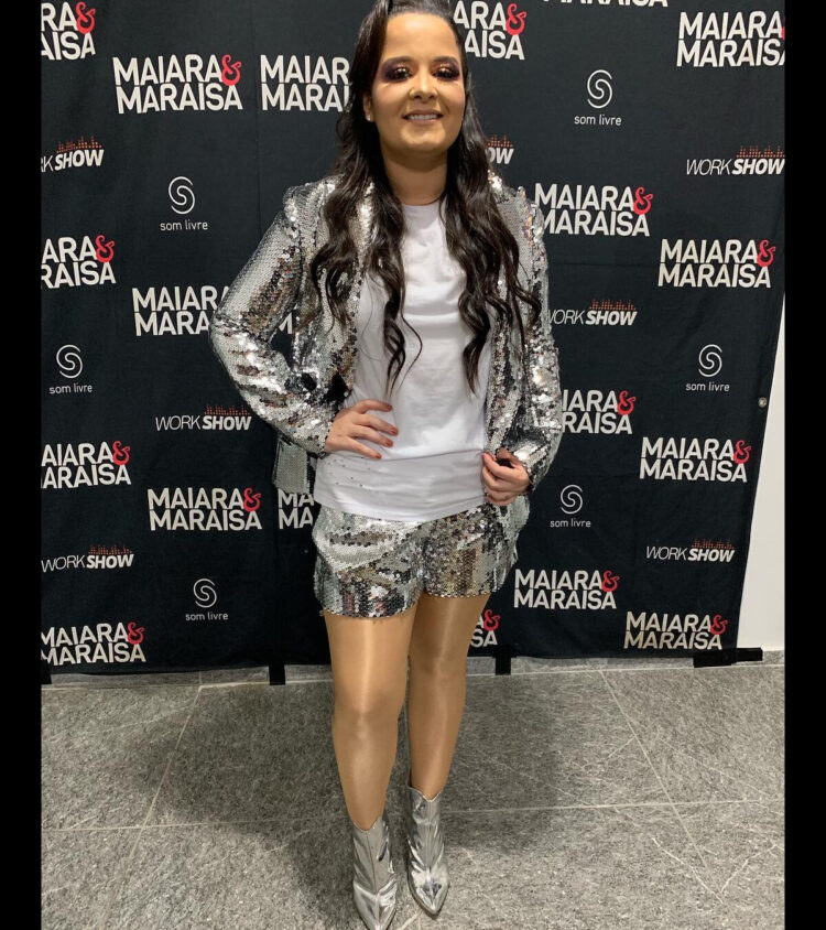 mikelly medeiros feet 6