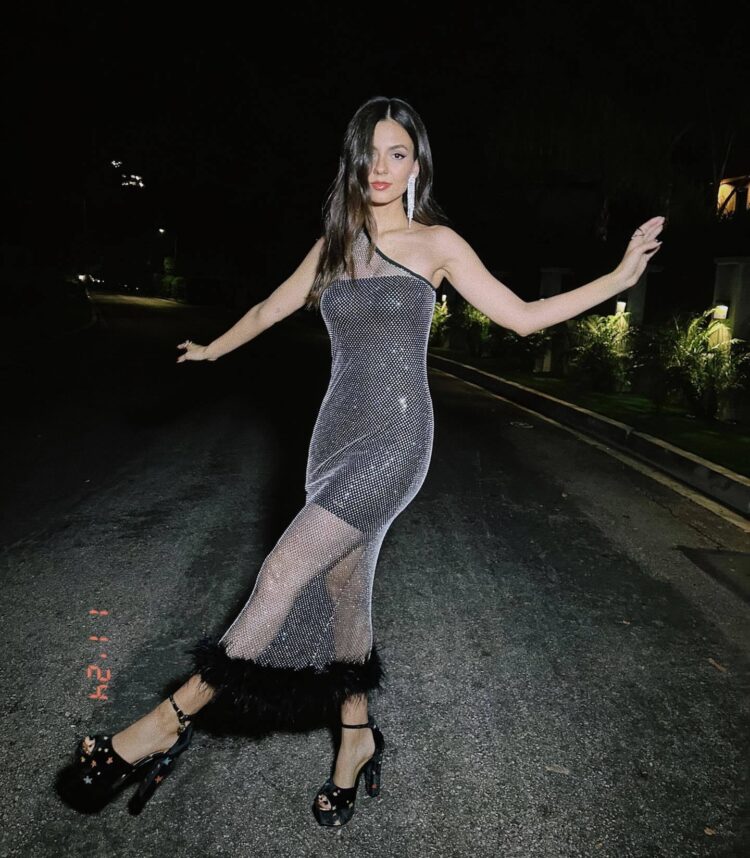 mila victoria feet 5