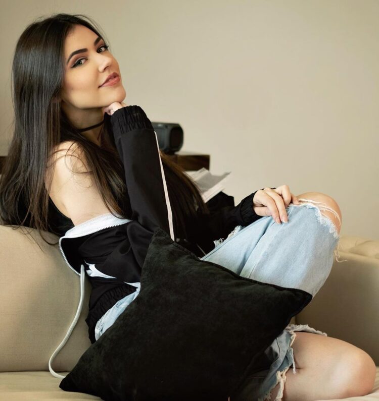 milena esquierdo feet