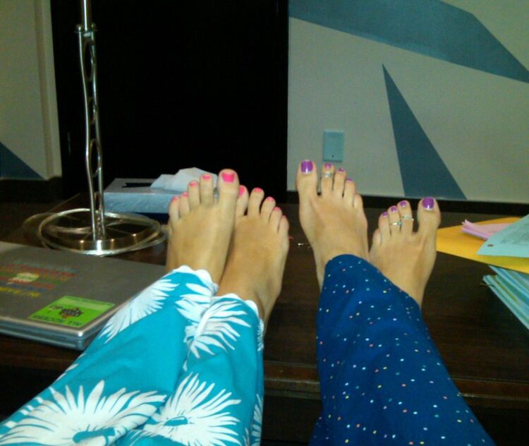 miley cyrus feet 3