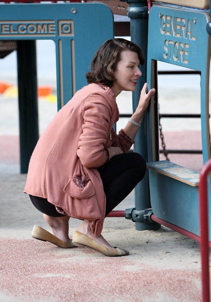 milla jovovich feet 2