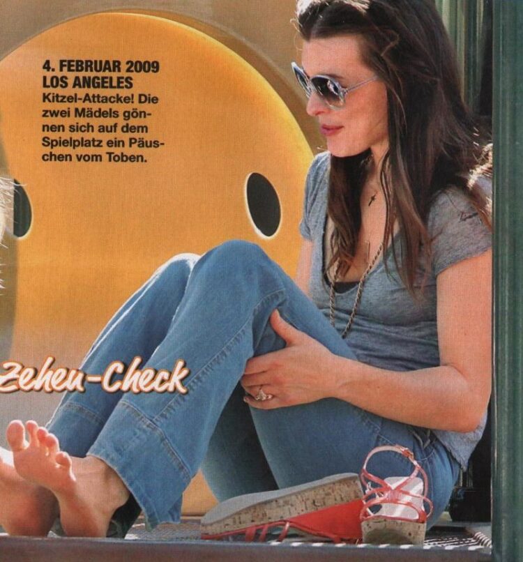 milla jovovich feet 3