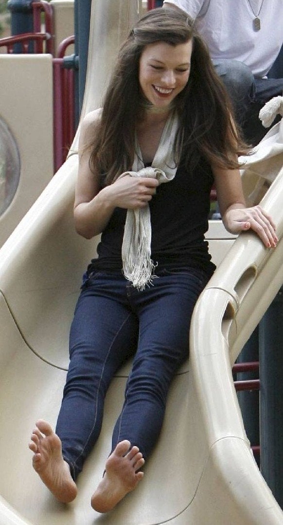 milla jovovich feet 5