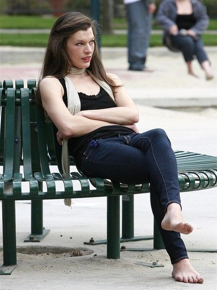 milla jovovich feet 6