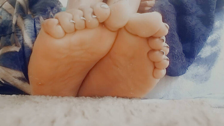 mimi bay feet 3