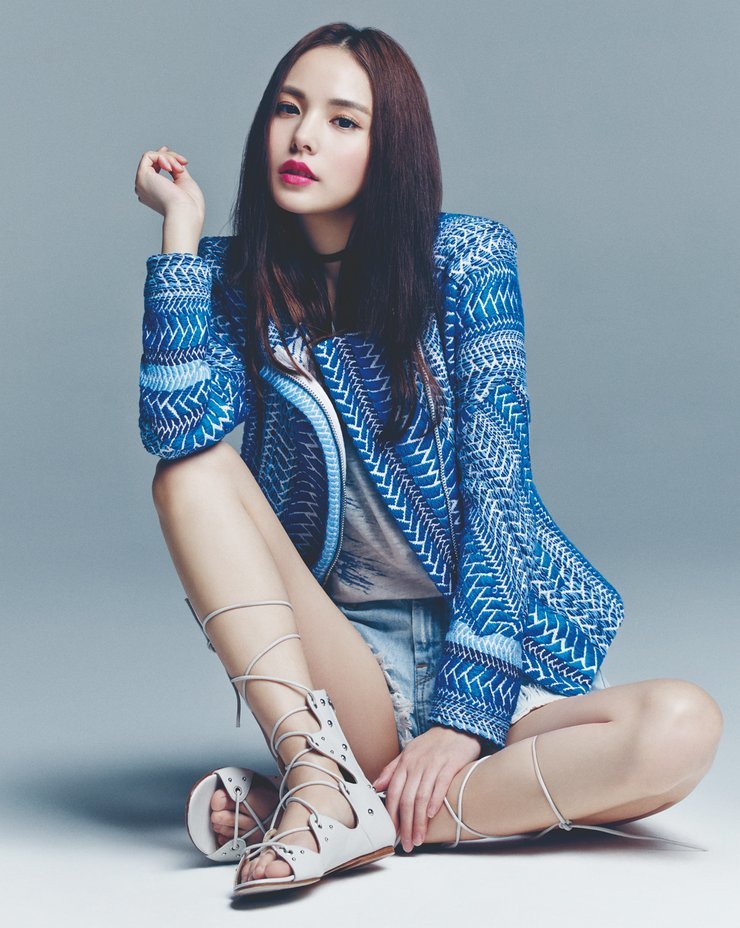 min hyo rin feet 3