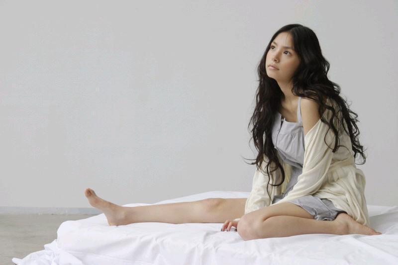 min hyo rin feet 5