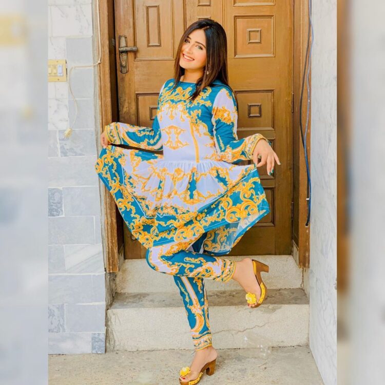 minahil malik feet 3