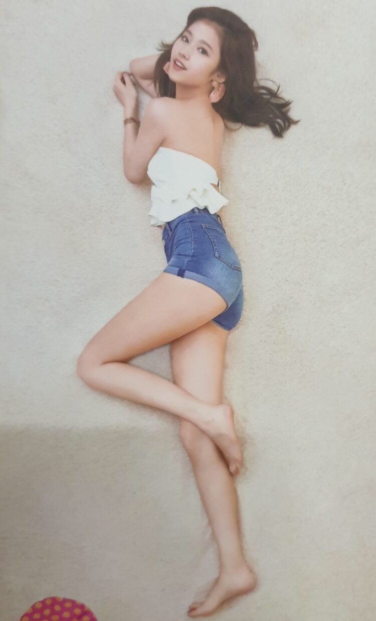 minatozaki sana feet 2