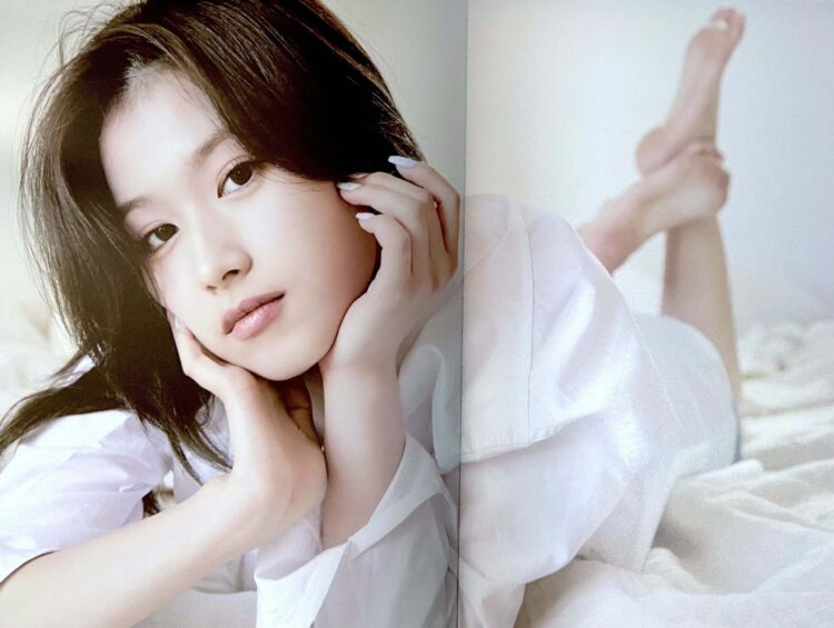 minatozaki sana feet 3 scaled