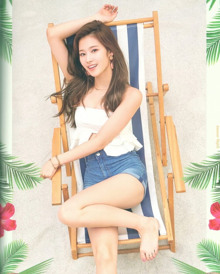 minatozaki sana feet